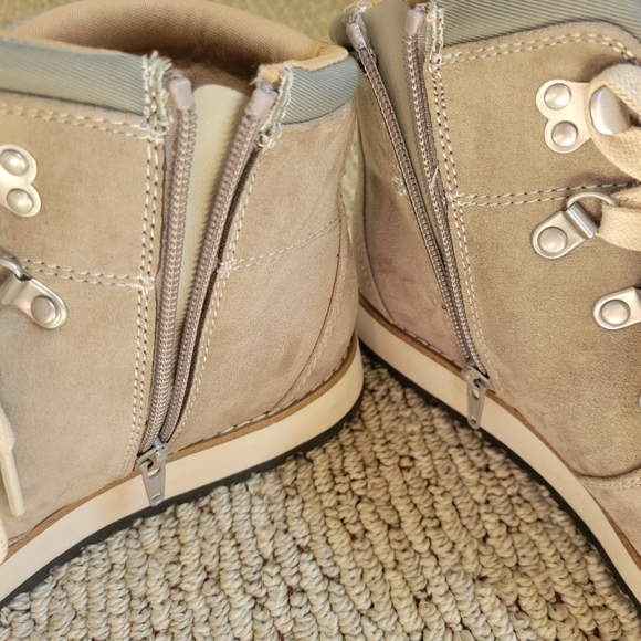 Universal Thread grey boots - Picture 2 of 7